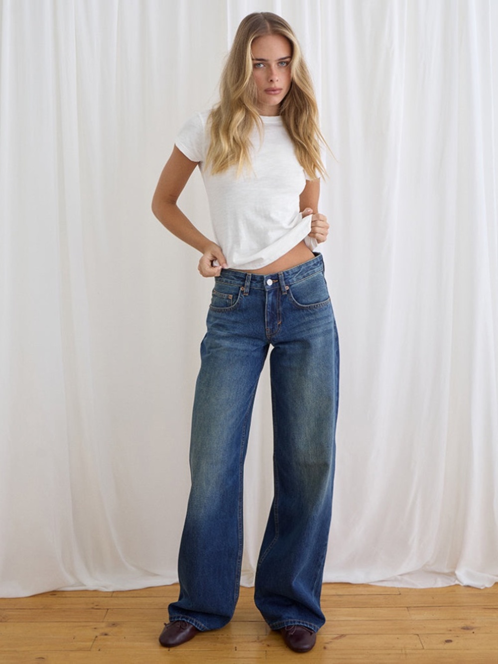 Motel Rocks Low Rise Roomy Jeans in Mid Blue Tint Size W24 L30W24 L30